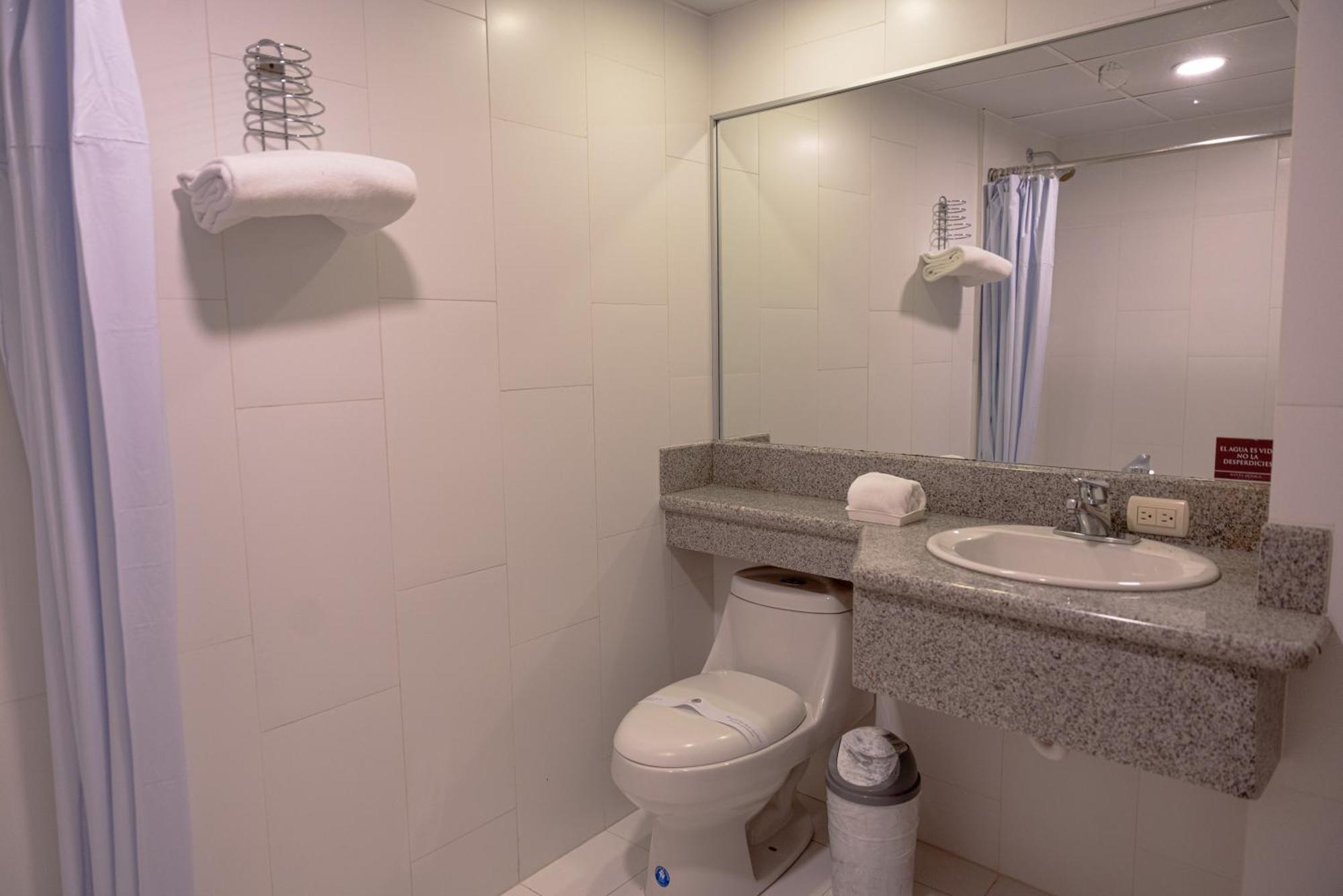 Hotel Santa Monica Куэнка Экстерьер фото
