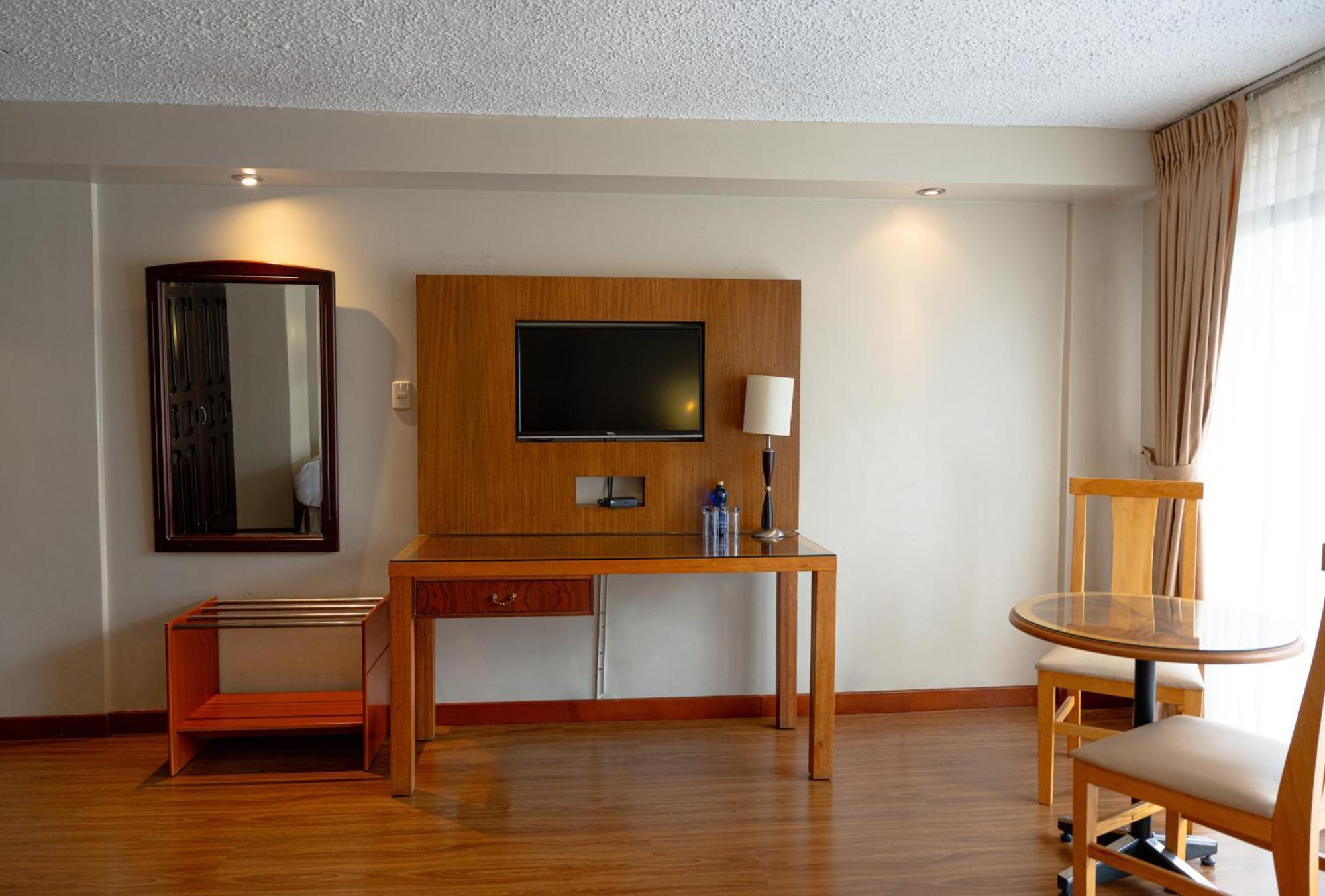 Hotel Santa Monica Куэнка Экстерьер фото